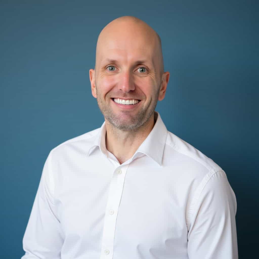 Martin Peters Headshot (1)